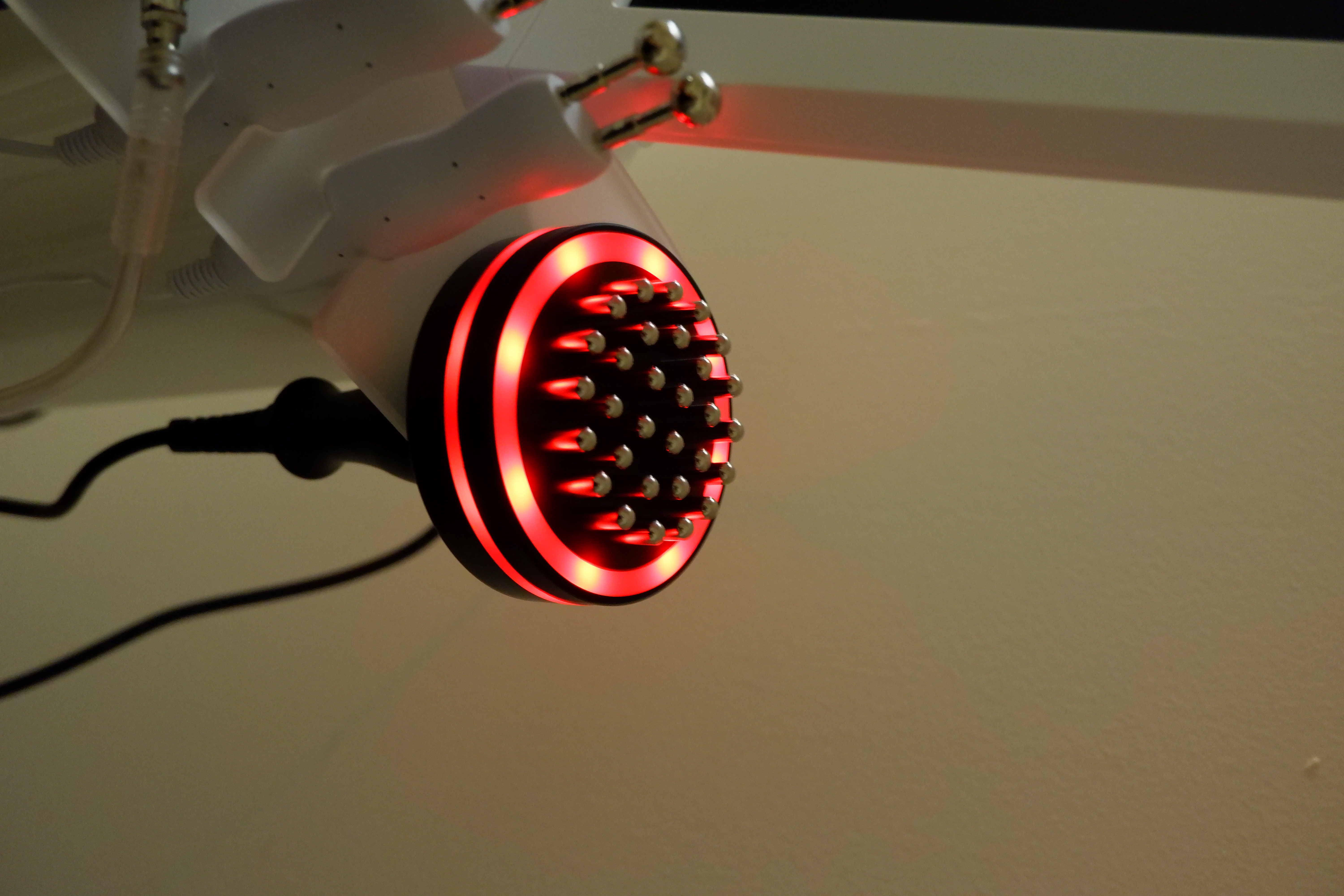 OJUVÉ Scalp Balance Care device